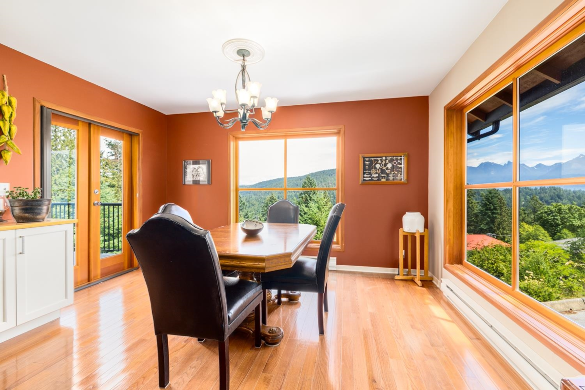 Primary Bathroom Photo of 571 Roocroft Lane, Bowen Island, BC