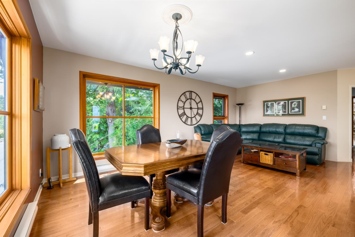 Walk-In Closet Photo of 571 Roocroft Lane, Bowen Island, BC