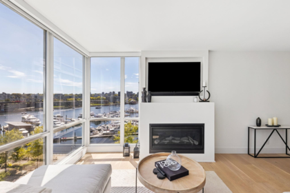 801 1077 Marinaside Crescent, Vancouver, BC, Vancouver — Apartment/Condo for sale