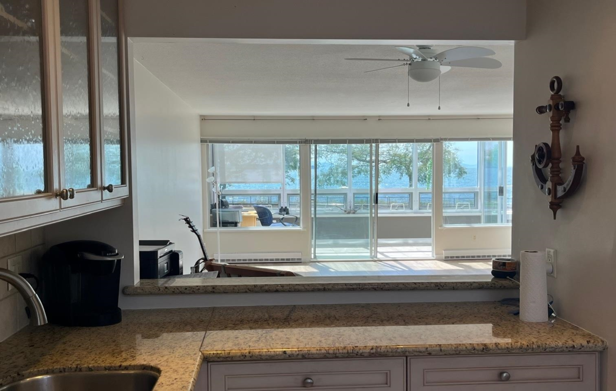 Kitchen Island Photo of 14831 Marine Drive, White Rock, BC