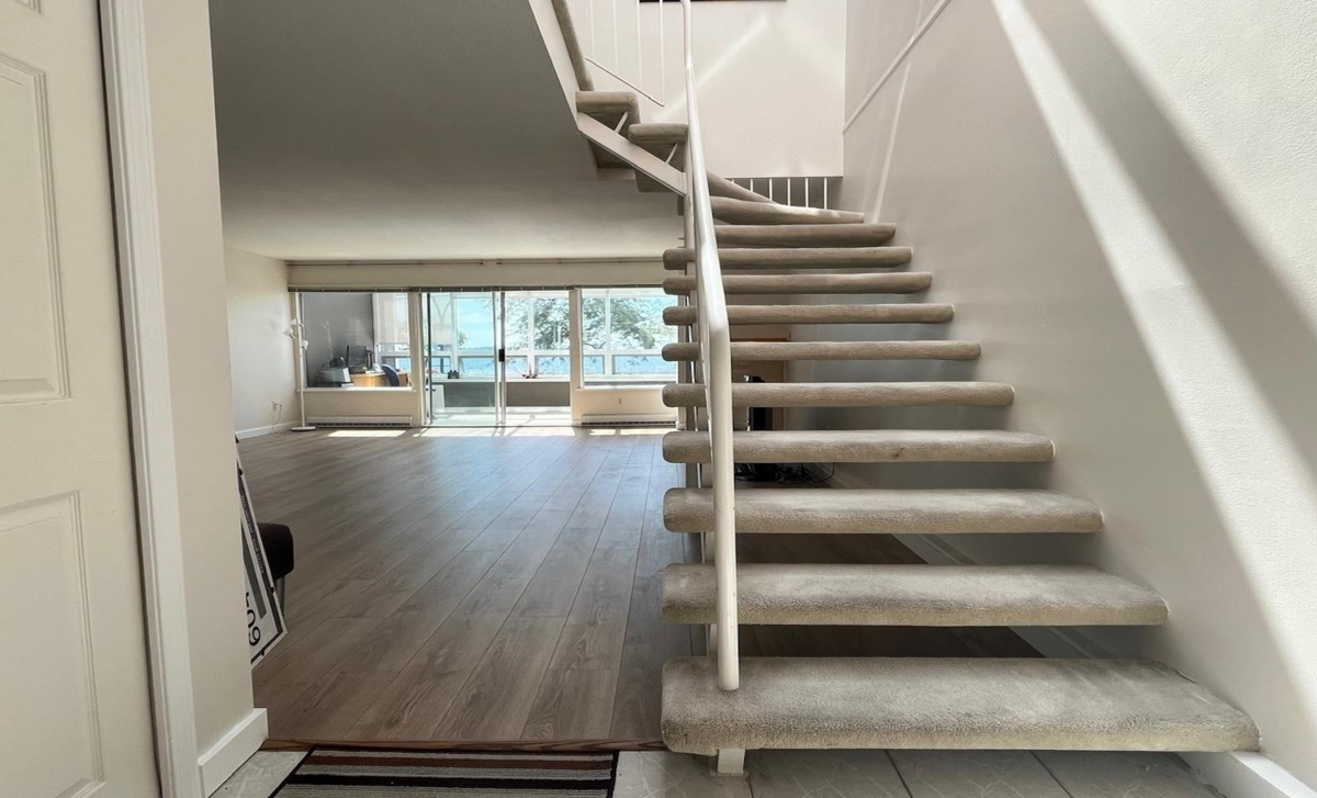 Primary Bathroom Photo of 14831 Marine Drive, White Rock, BC