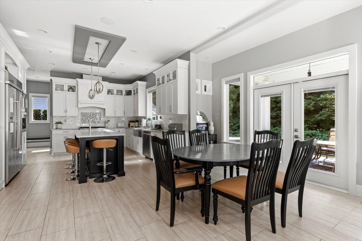 Kitchen Island Photo of 2 7854 Brookwood Place, Chilliwack, BC