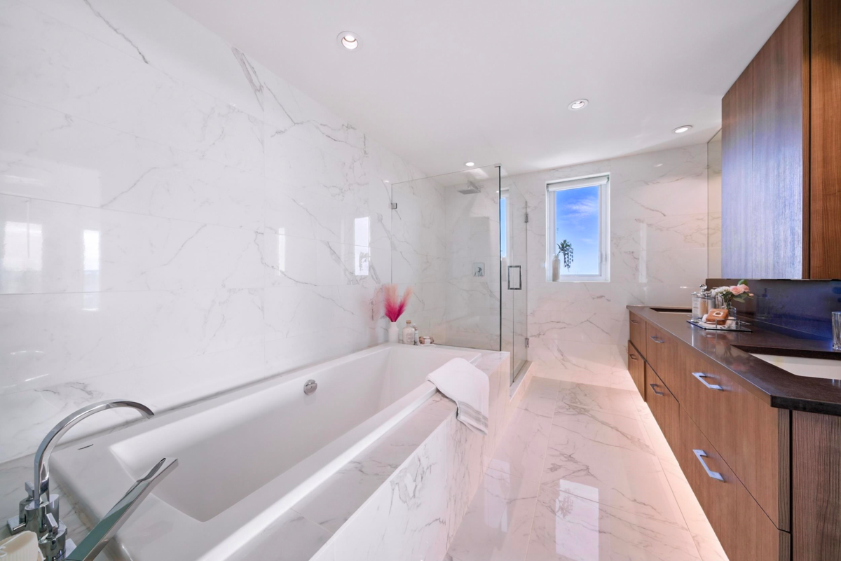 Guest Bathroom Photo of 1501 210 Salter Street, New Westminster, BC