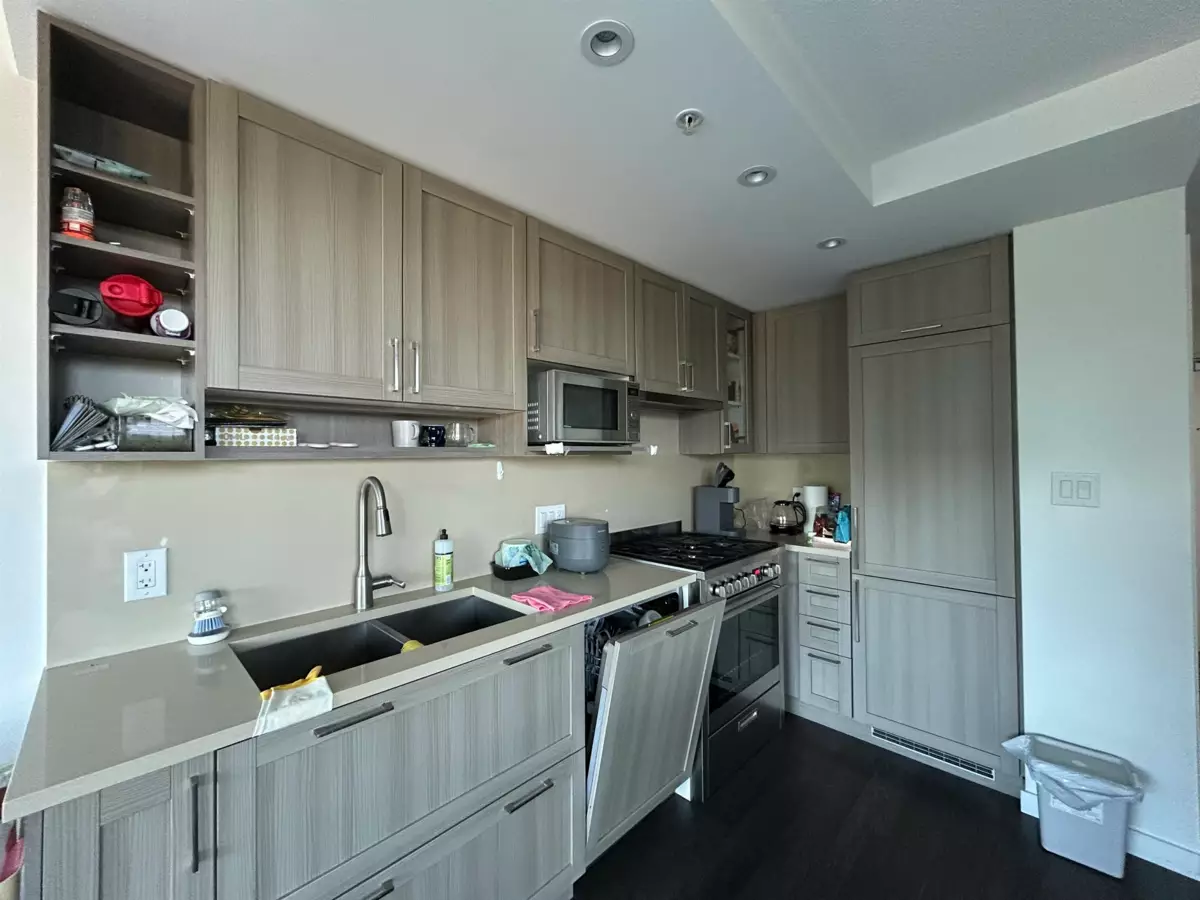 Kitchen Island Photo of 505 5515 Boundary Road, Vancouver, BC