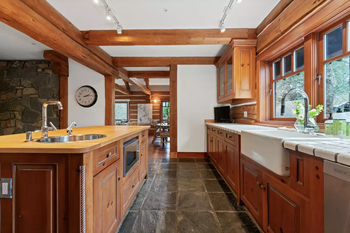 Dining Area Photo of 5851 Eagle Island, West Vancouver, BC