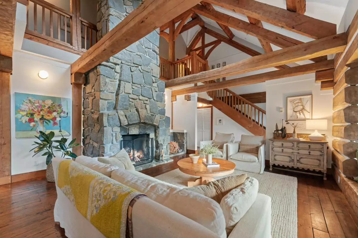 Family Room Photo of 5851 Eagle Island, West Vancouver, BC