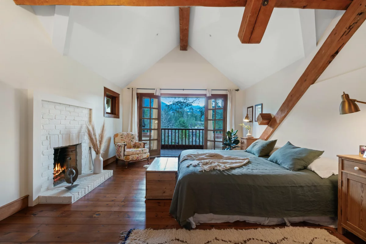Guest Bathroom Photo of 5851 Eagle Island, West Vancouver, BC