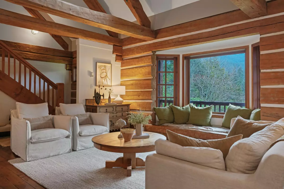 Laundry Room Photo of 5851 Eagle Island, West Vancouver, BC