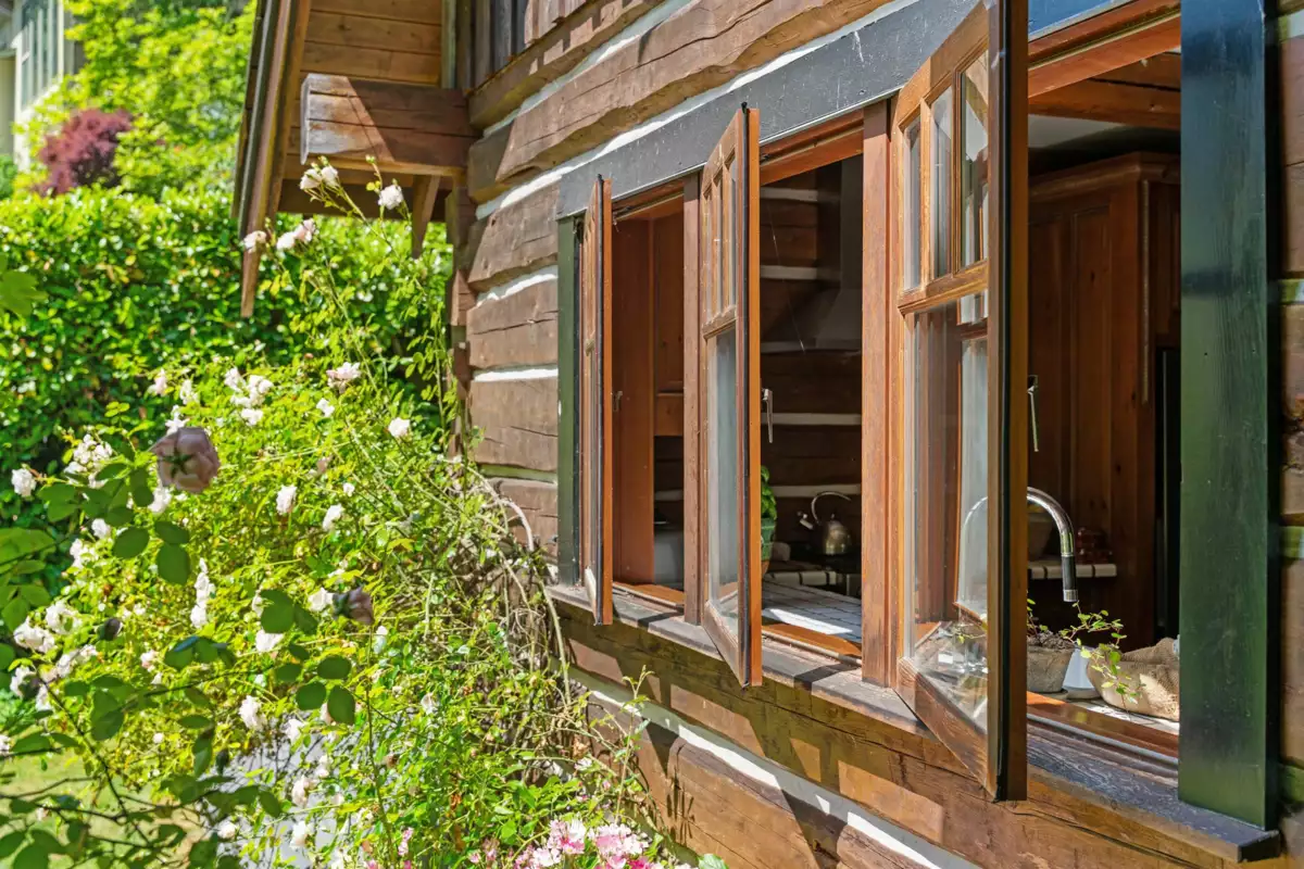 Outdoor Patio Photo of 5851 Eagle Island, West Vancouver, BC