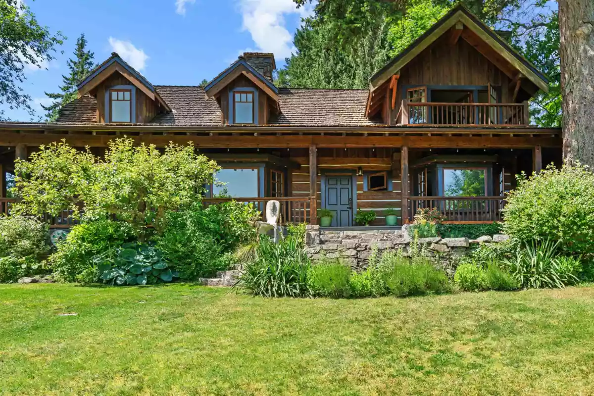 Staircase Photo of 5851 Eagle Island, West Vancouver, BC