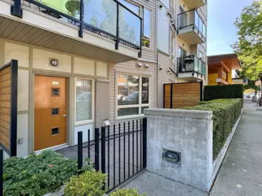 102 20460 Douglas Crescent, Langley, BC, Langley — Apartment/Condo for sale
