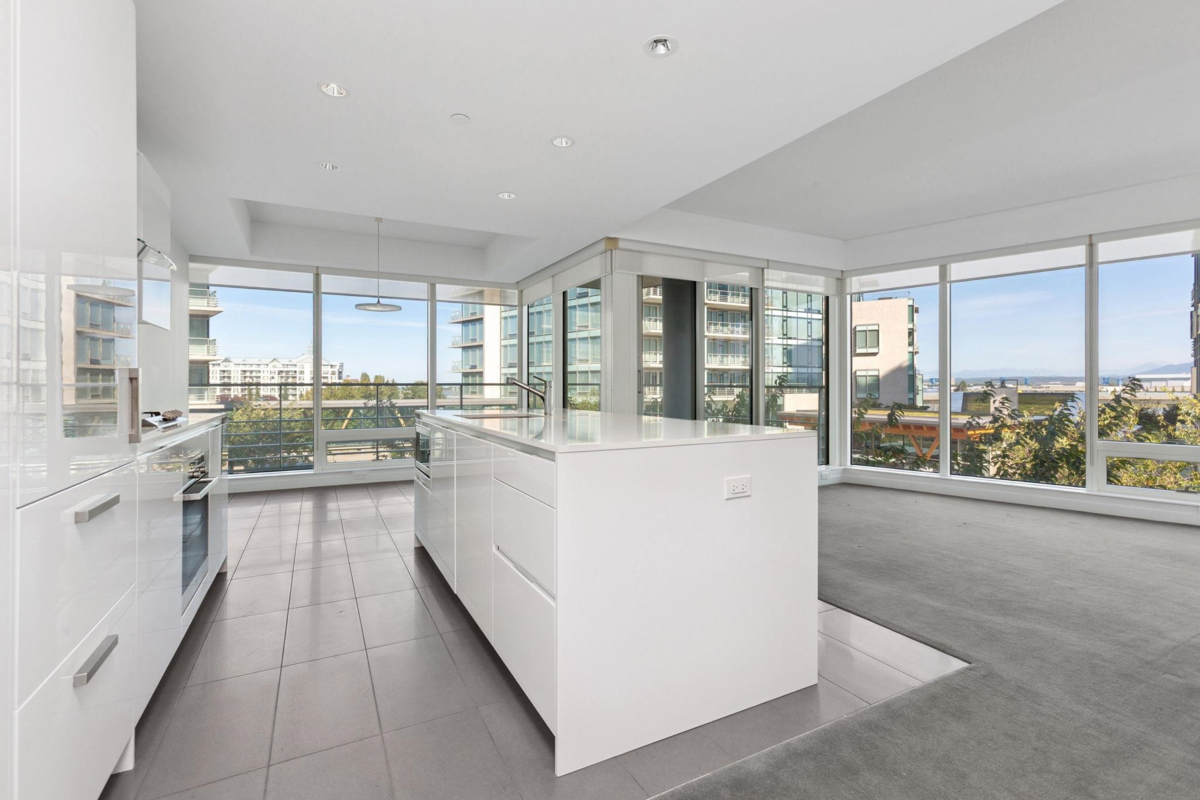 Primary Bathroom Photo of 401 5199 Brighouse Way, Richmond, BC