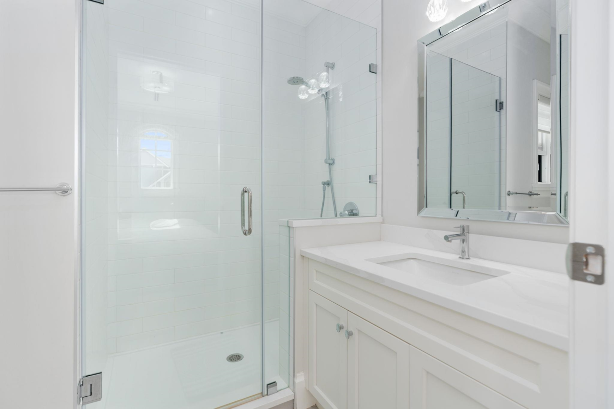 Basement Recreation Room Photo of 16539 29a Avenue, Surrey, BC