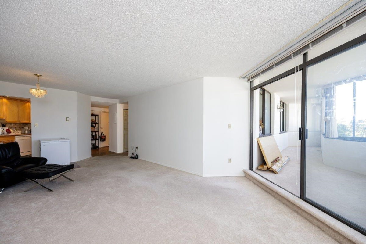 Dining Area Photo of 205 1480 Foster Street, White Rock, BC