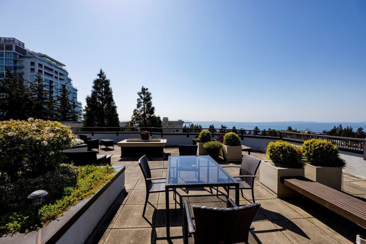 Front Yard Photo of 205 1480 Foster Street, White Rock, BC