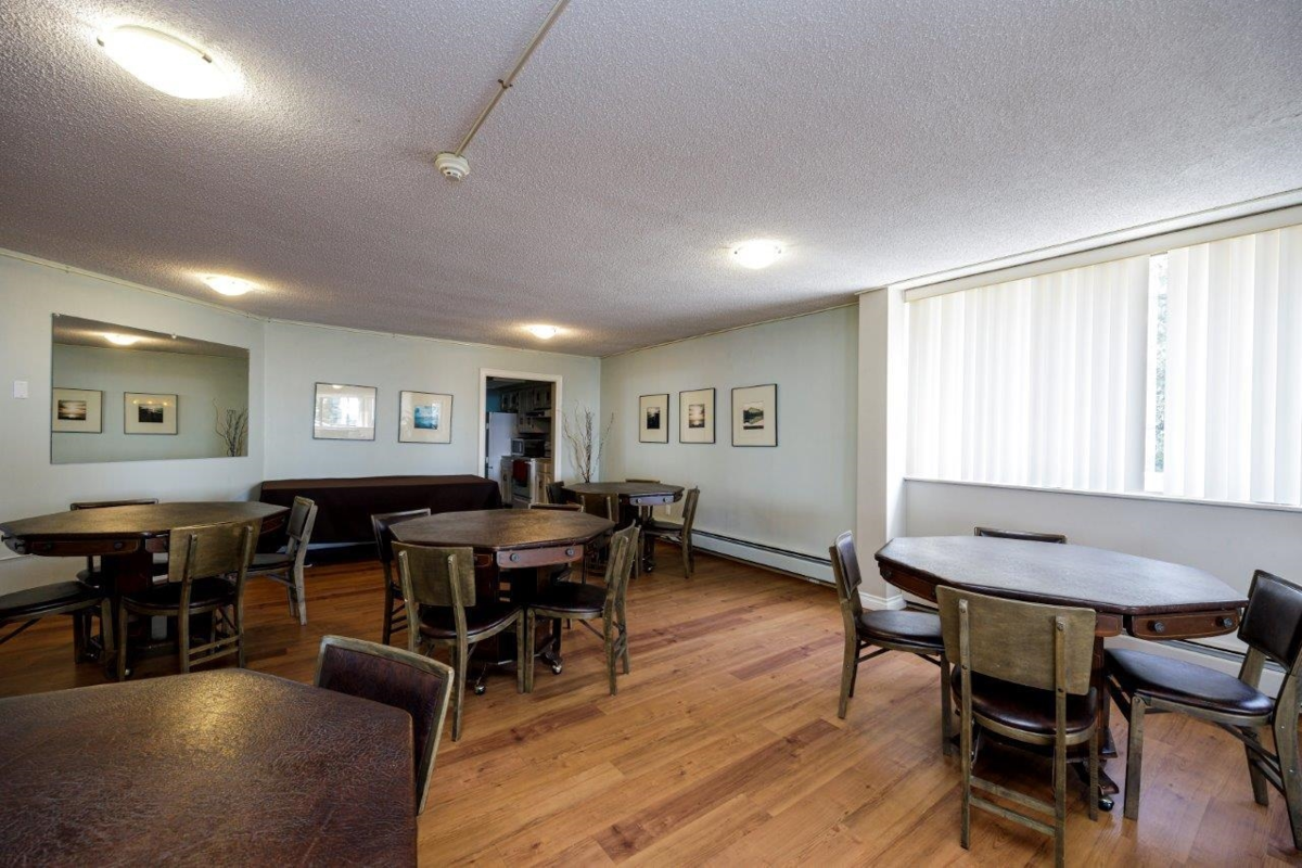 Hallway Photo of 205 1480 Foster Street, White Rock, BC