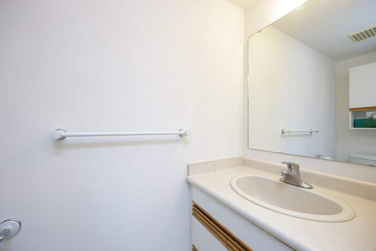 Office / Den Photo of 205 1480 Foster Street, White Rock, BC