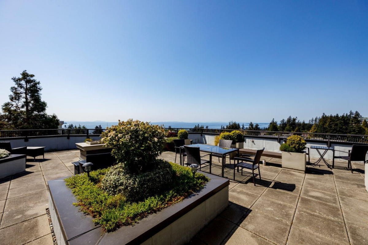 Outdoor Deck Photo of 205 1480 Foster Street, White Rock, BC