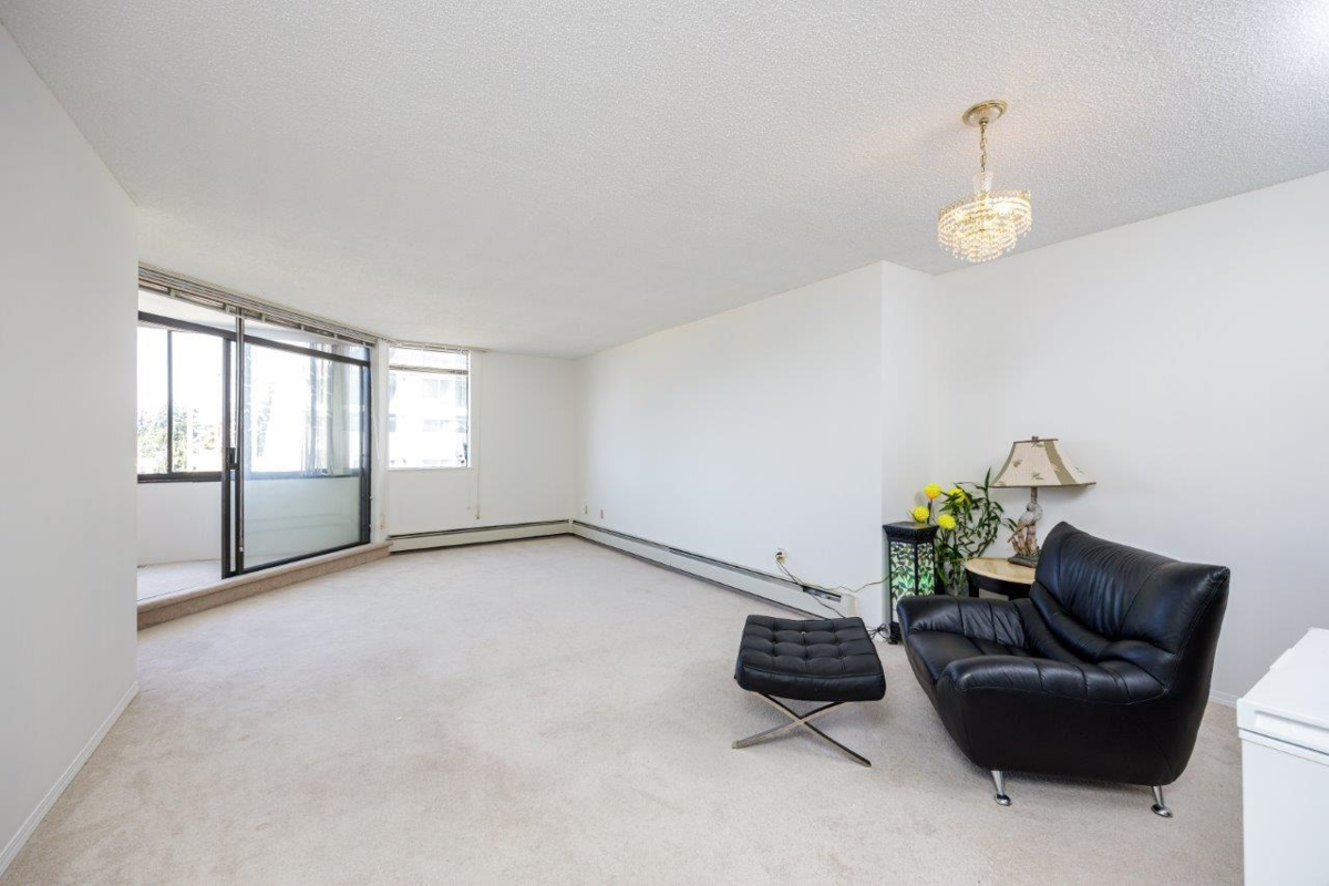 Primary Bedroom Photo of 205 1480 Foster Street, White Rock, BC