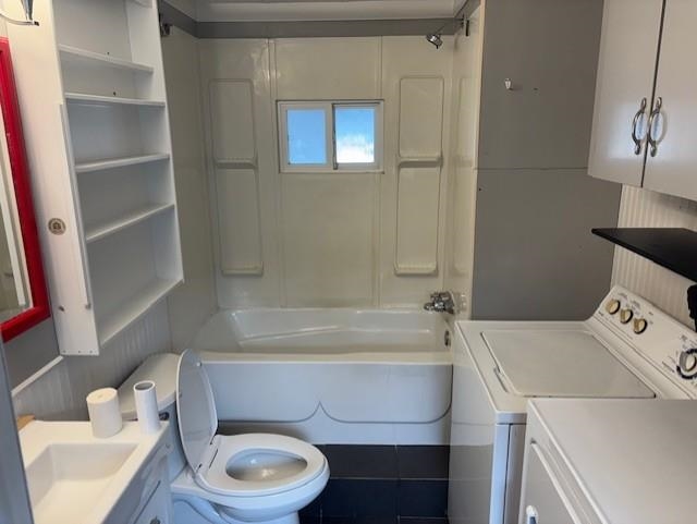 Kitchen Island Photo of 160 7790 King George Boulevard, Surrey, BC