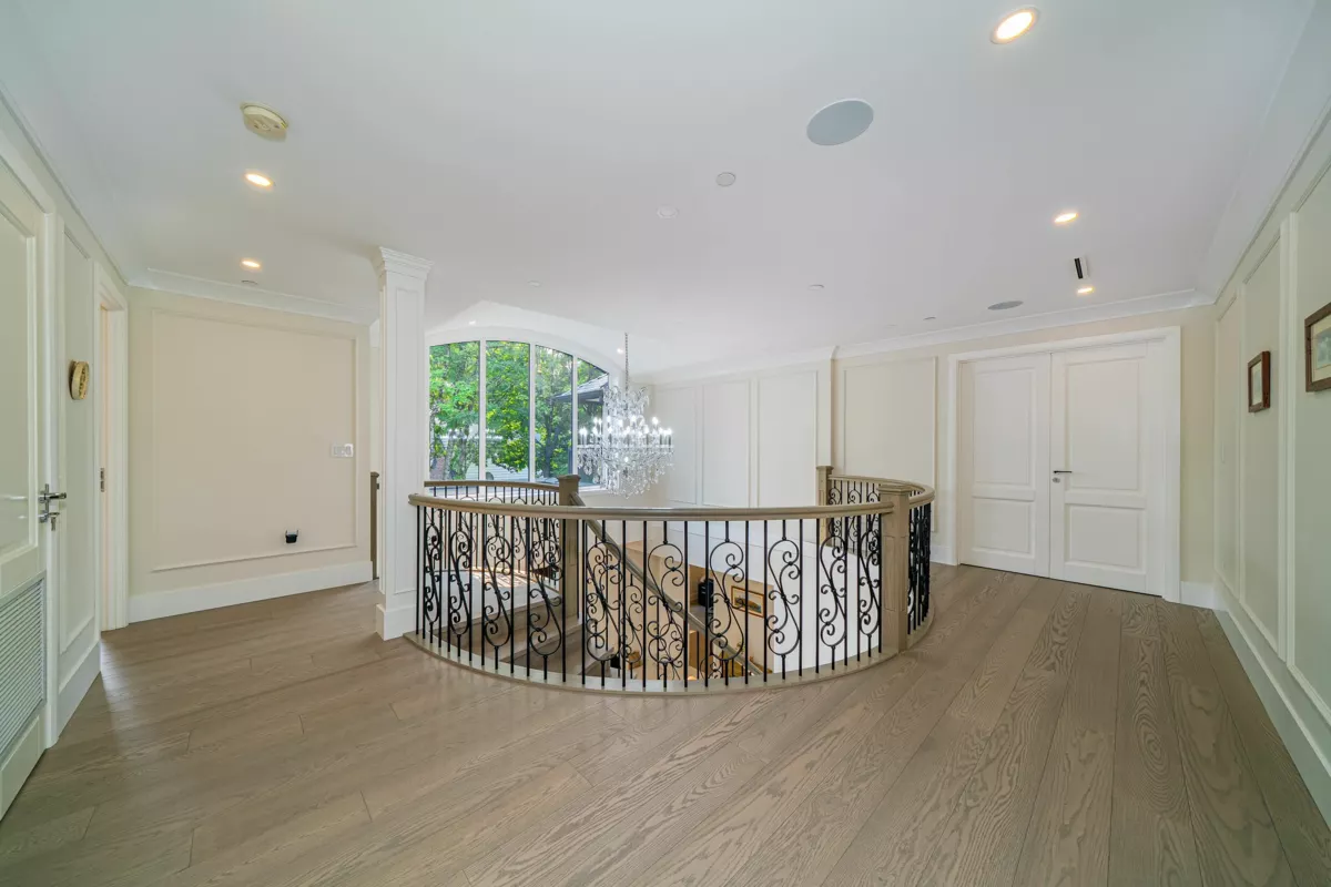 Front Yard Photo of 1048 Handsworth Road, North Vancouver, BC