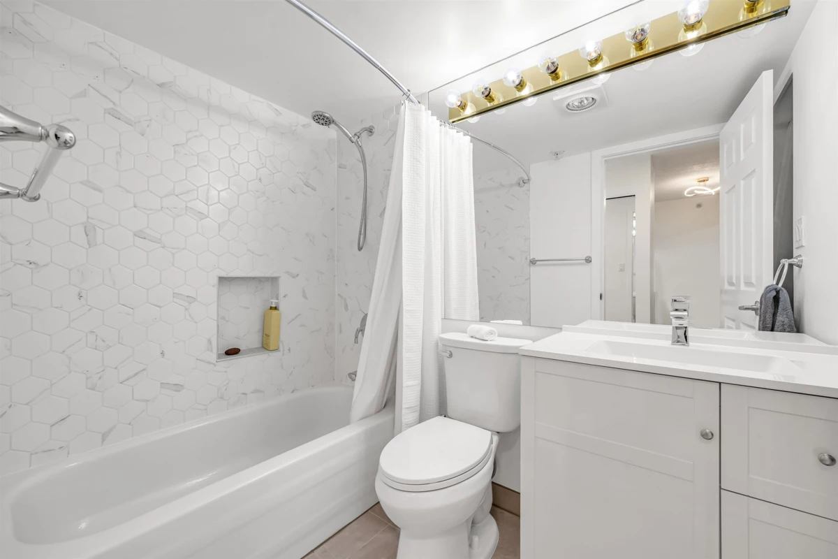 Hallway Photo of 1006 720 Carnarvon Street, New Westminster, BC