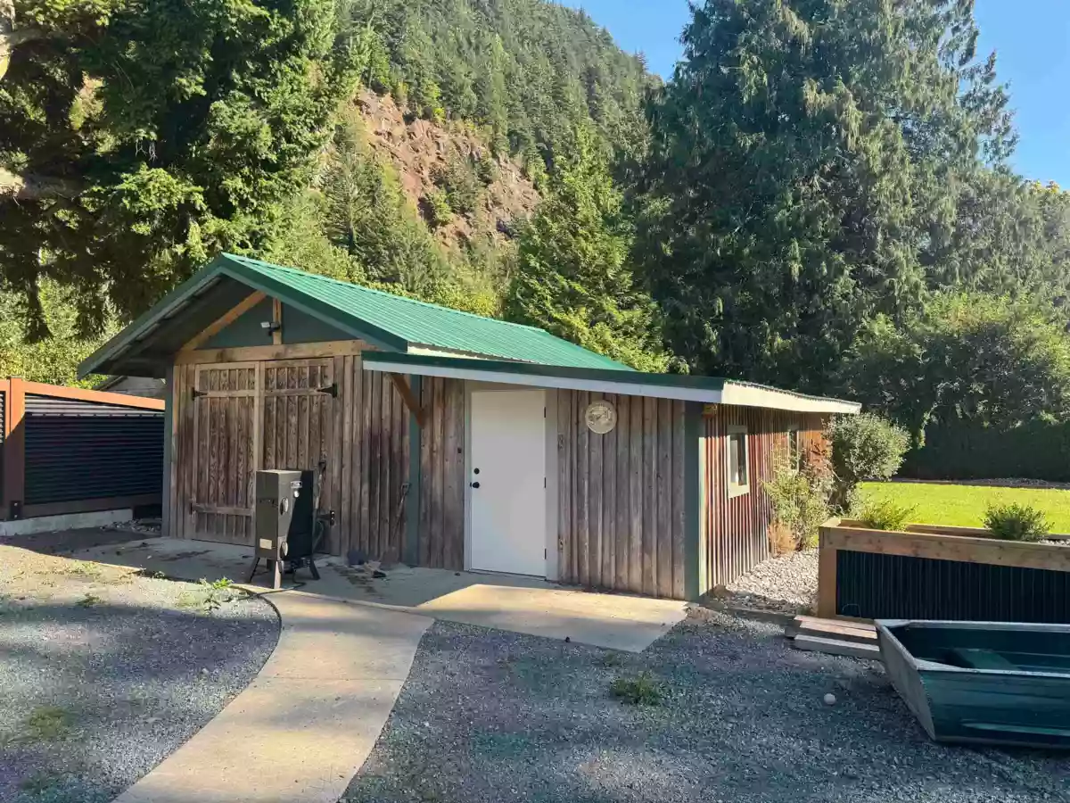 Breakfast Nook Photo of 562 Lillooet Avenue, Harrison Hot Springs, BC