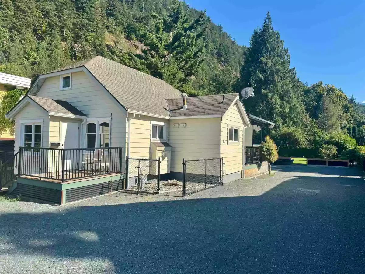 Exterior Rear Photo of 562 Lillooet Avenue, Harrison Hot Springs, BC