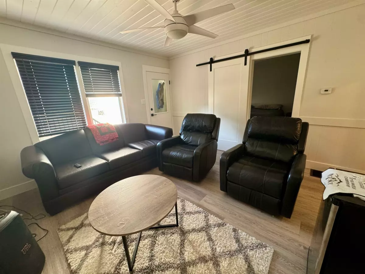 Guest Bathroom Photo of 562 Lillooet Avenue, Harrison Hot Springs, BC