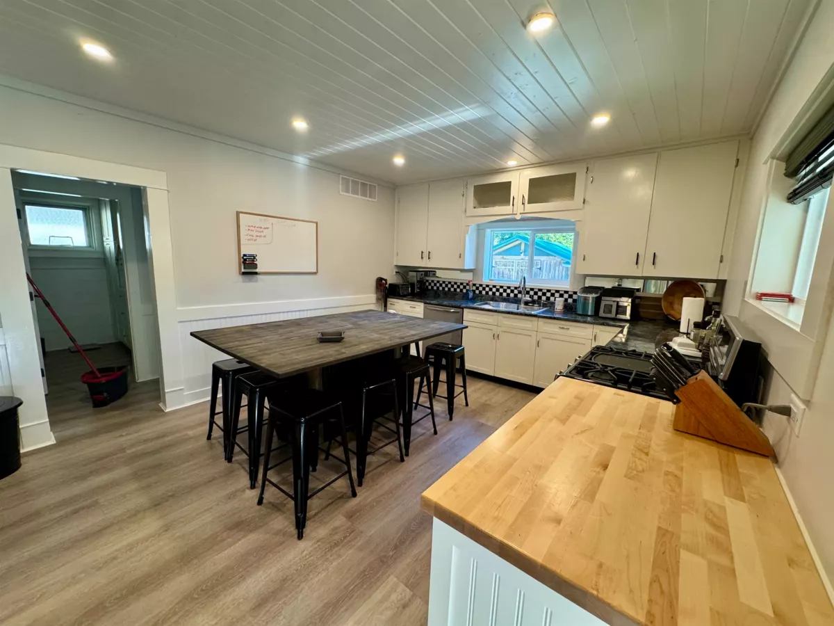 Hallway Photo of 562 Lillooet Avenue, Harrison Hot Springs, BC