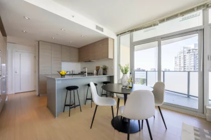 1802 7388 Kingsway, Burnaby, BC, Burnaby — Apartment/Condo for sale
