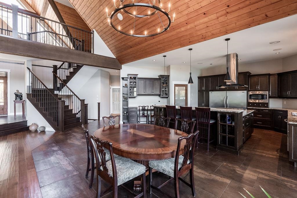 Kitchen Island Photo of 9663 Silverglen Drive, Mission, BC