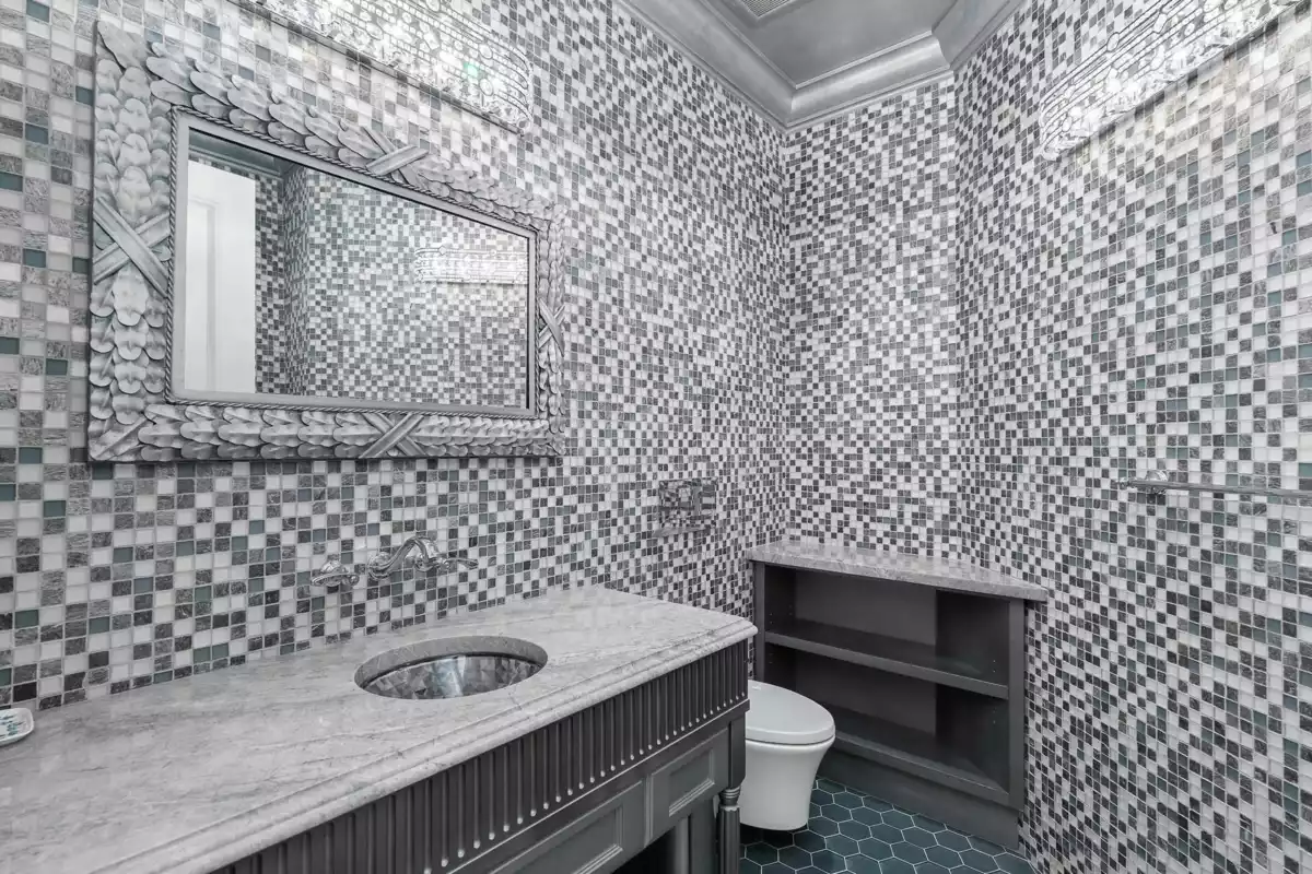 Hot Tub / Spa Photo of 1980 Cedar Crescent, Vancouver, BC