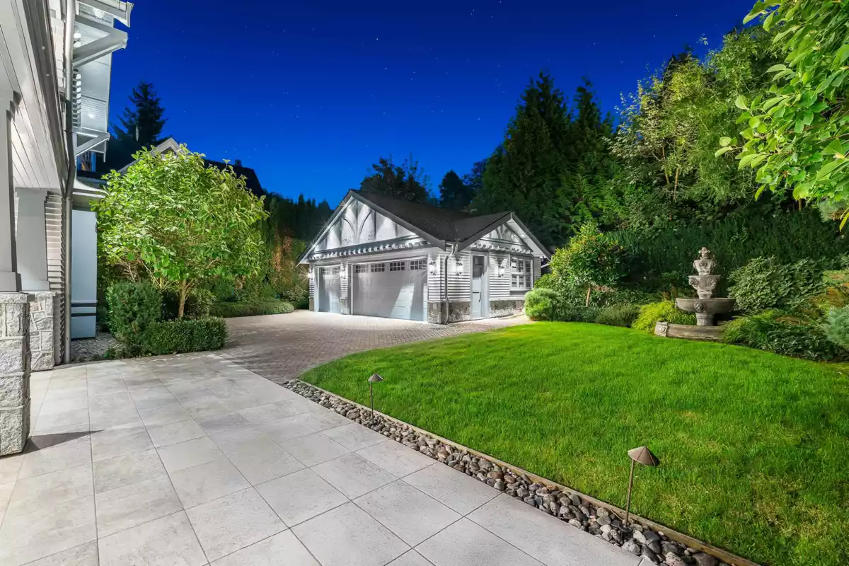 Outdoor Kitchen Photo of 1980 Cedar Crescent, Vancouver, BC