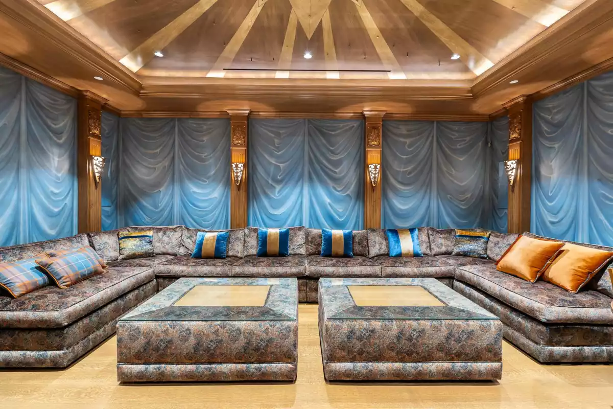 Swimming Pool Photo of 1980 Cedar Crescent, Vancouver, BC