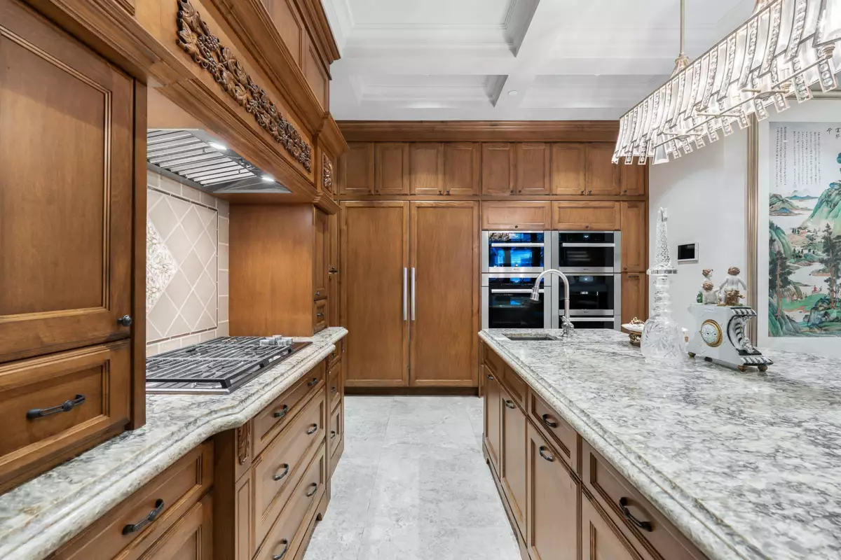 Walk-In Closet Photo of 1980 Cedar Crescent, Vancouver, BC
