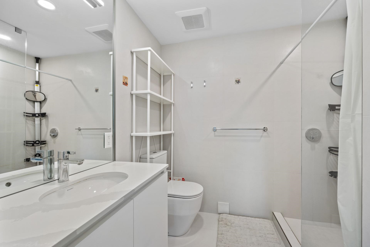 Hallway Photo of 1312 W 57th Avenue, Vancouver, BC