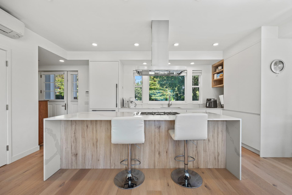 Kitchen Island Photo of 1312 W 57th Avenue, Vancouver, BC