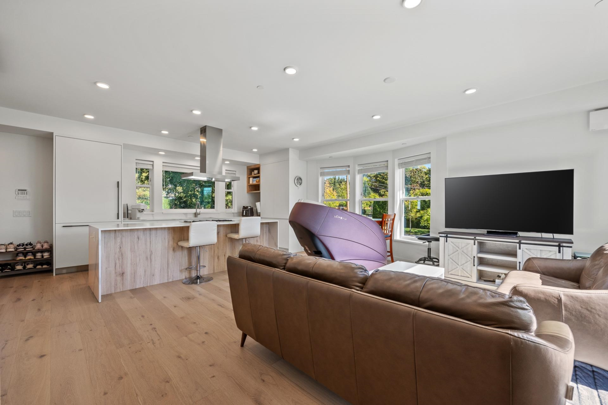 Walk-In Closet Photo of 1312 W 57th Avenue, Vancouver, BC