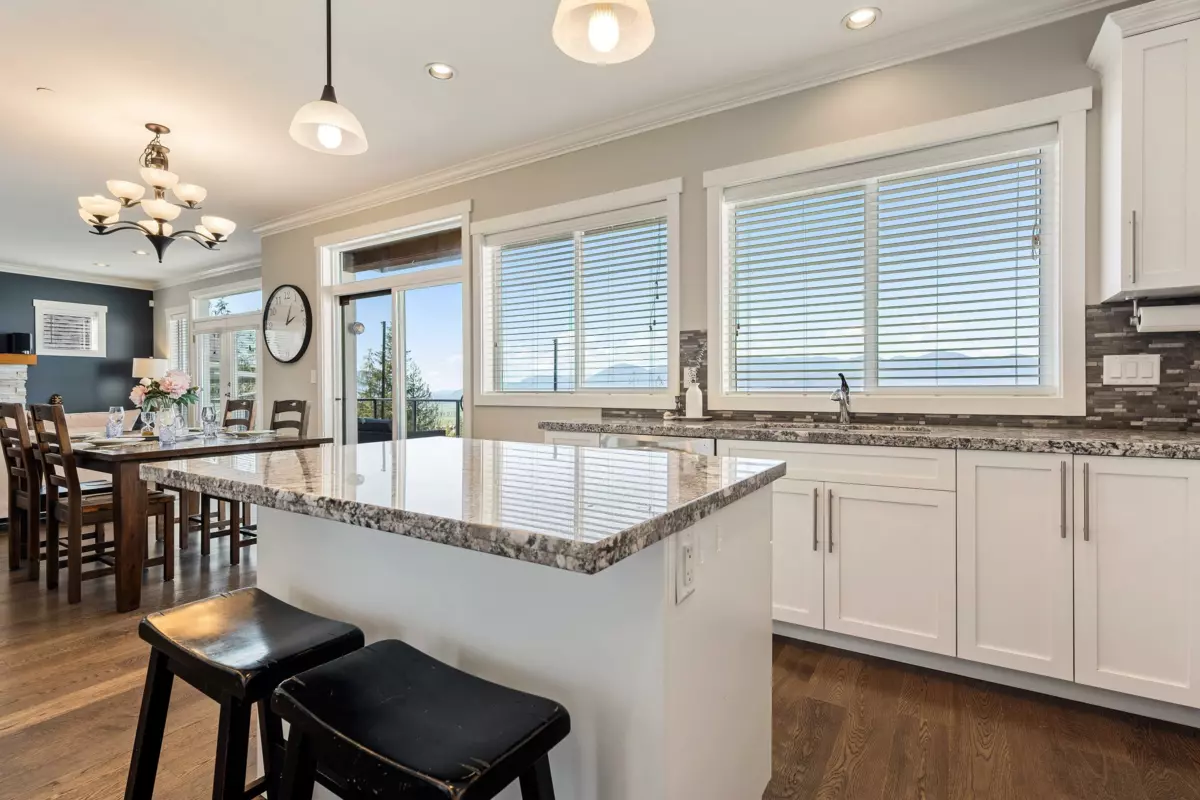 Walk-In Closet Photo of 50473 Kingston Drive, Chilliwack, BC