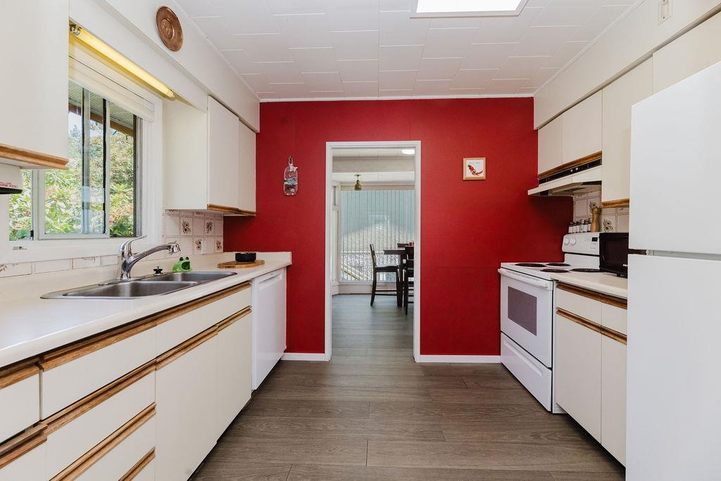 Kitchen Photo of 614 Glen Road, Gibsons, BC