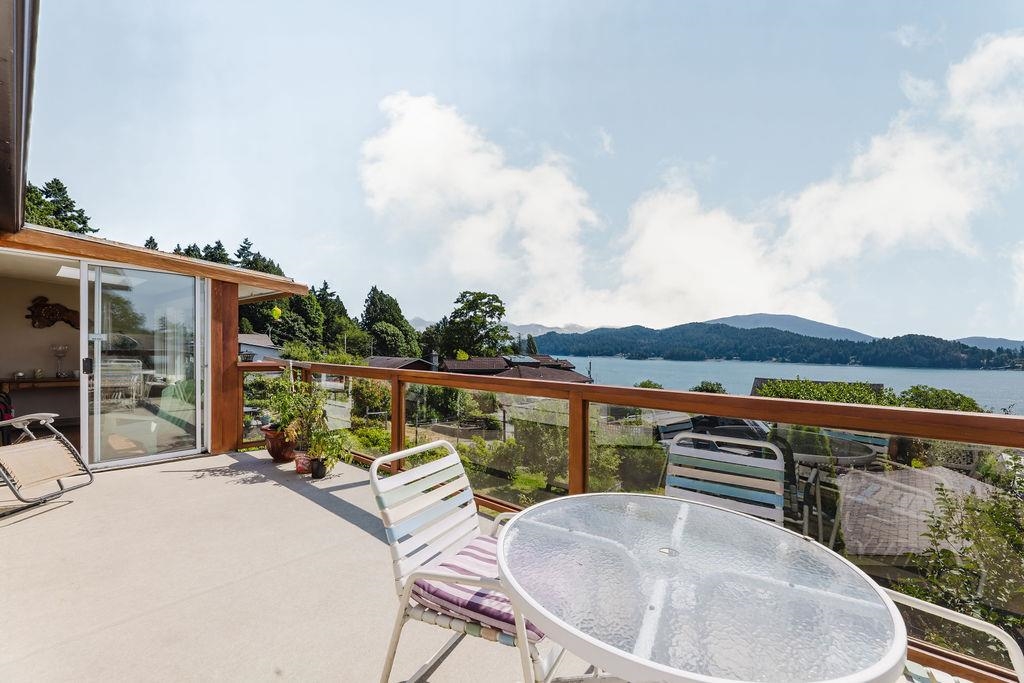 Mudroom Photo of 614 Glen Road, Gibsons, BC