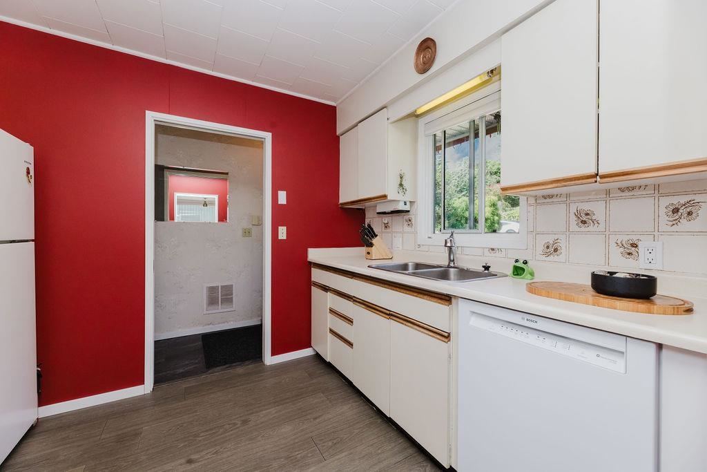 Primary Bathroom Photo of 614 Glen Road, Gibsons, BC