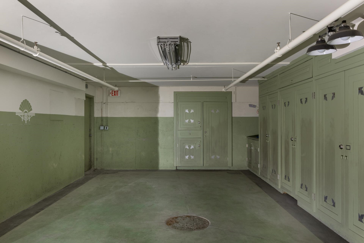 Basement Recreation Room Photo of 2 3838 Cypress Street, Vancouver, BC