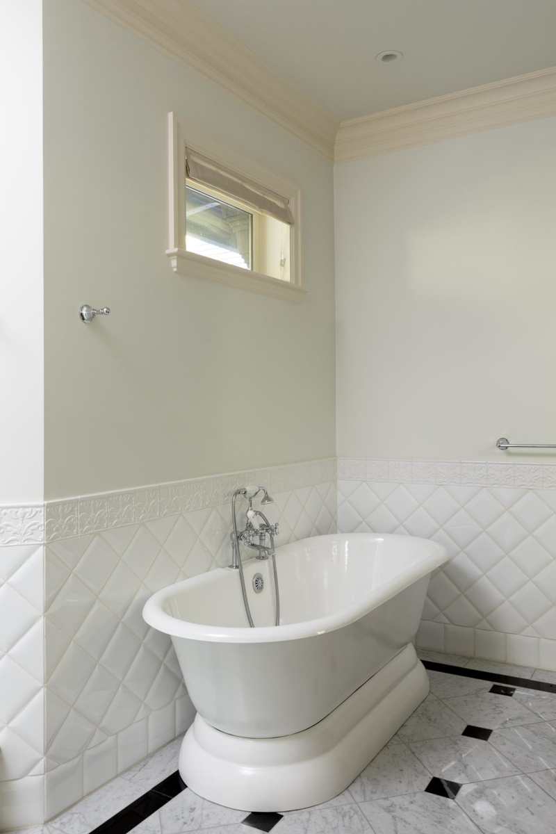 Guest Bathroom Photo of 2 3838 Cypress Street, Vancouver, BC