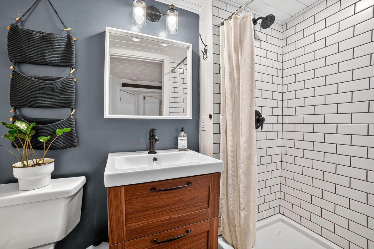 Laundry Room Photo of 1113 Mclean Drive, Vancouver, BC