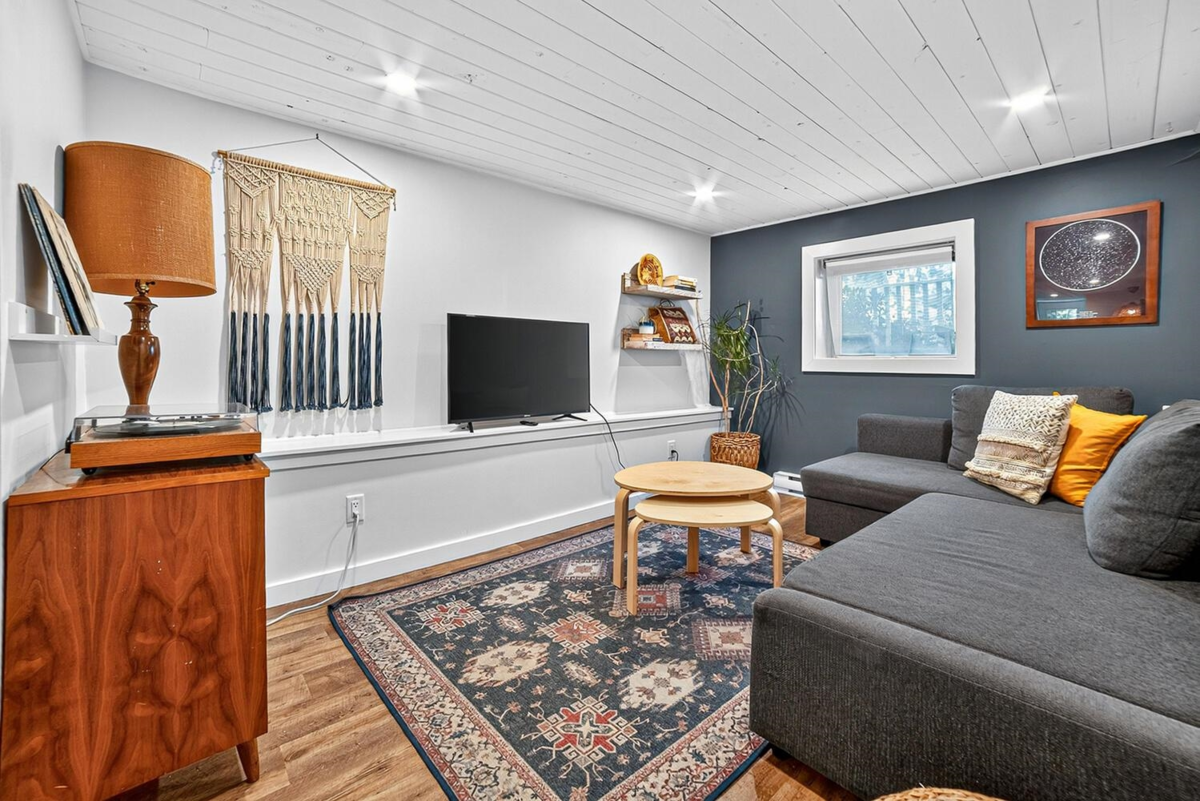 Powder Room Photo of 1113 Mclean Drive, Vancouver, BC