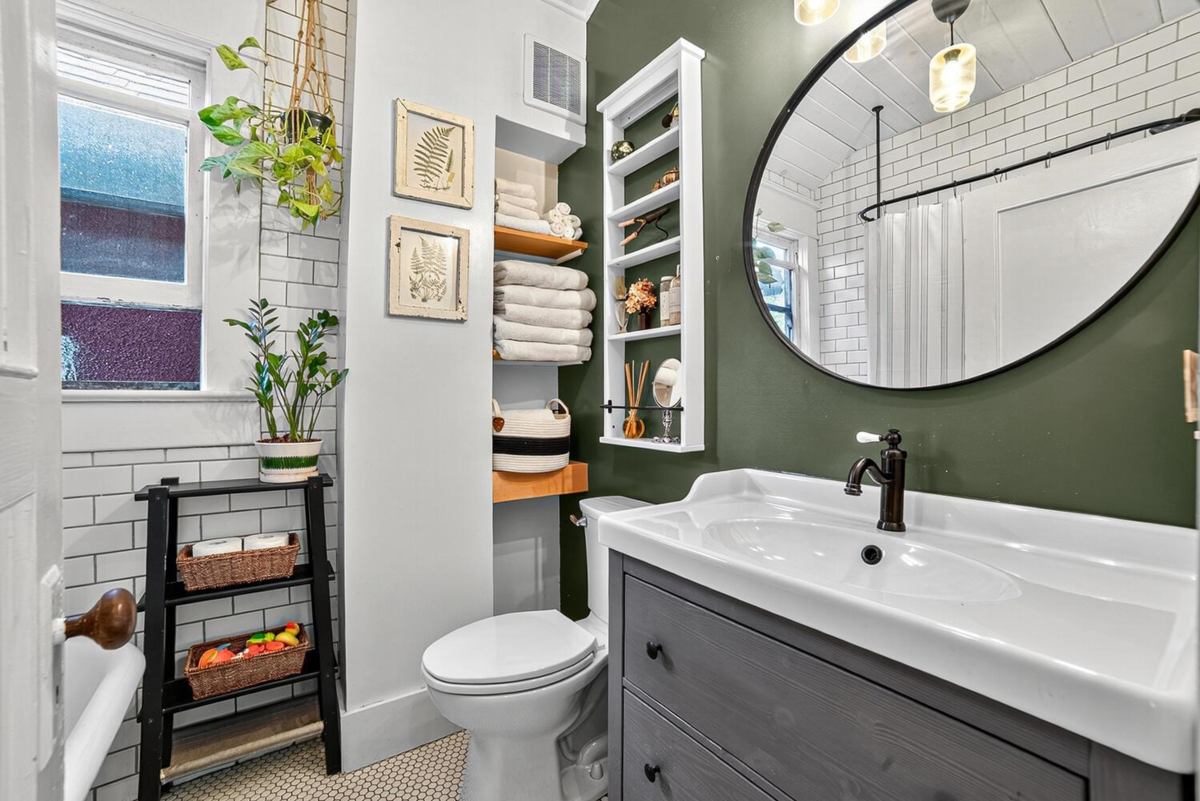 Primary Bathroom Photo of 1113 Mclean Drive, Vancouver, BC