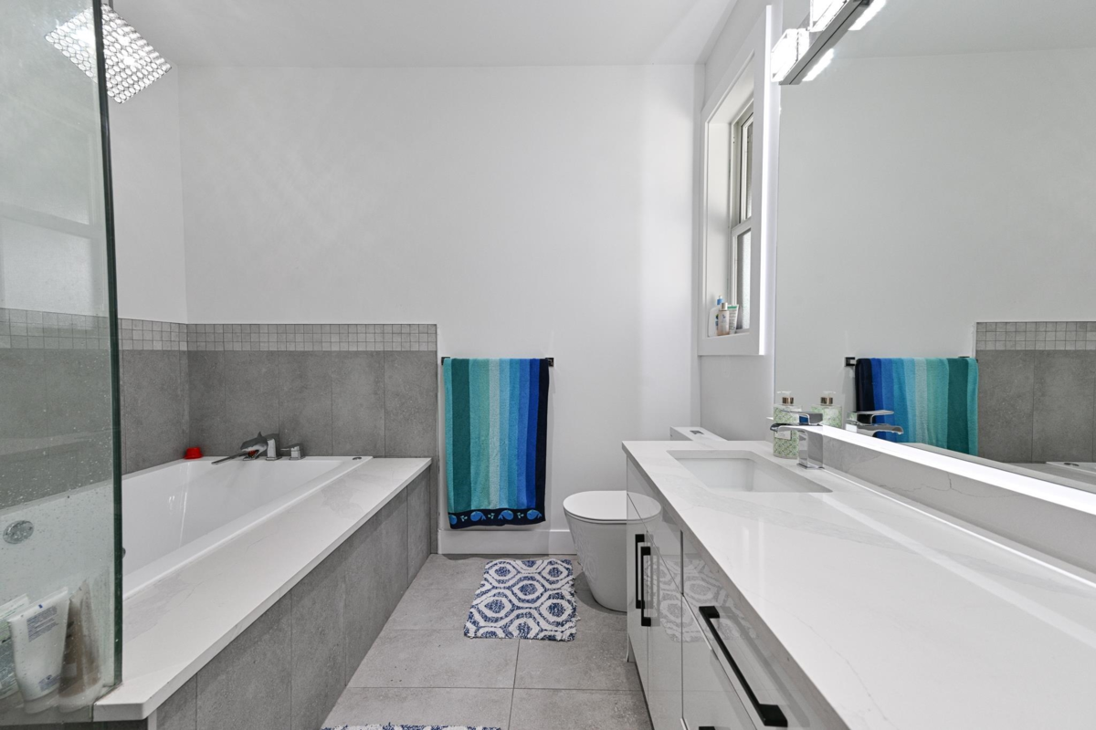 Outdoor Deck Photo of 31033 Firhill Drive, Abbotsford, BC