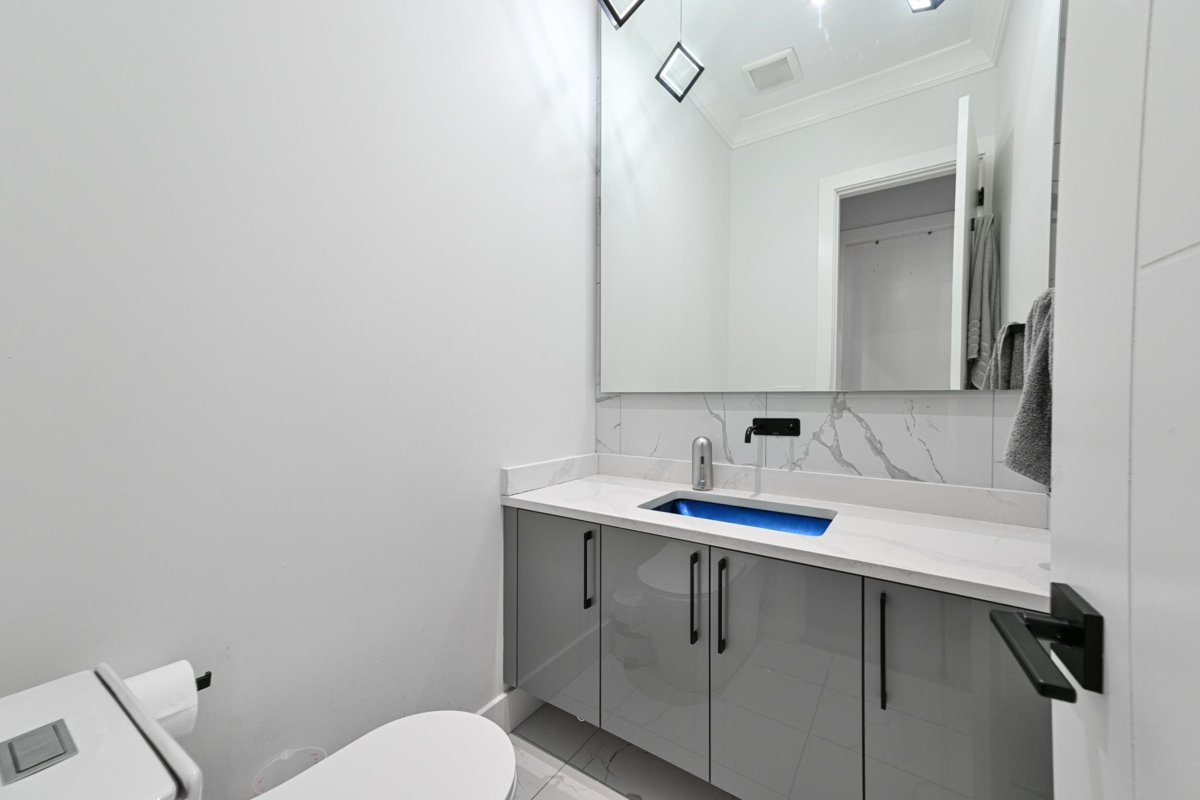 Primary Bathroom Photo of 31033 Firhill Drive, Abbotsford, BC